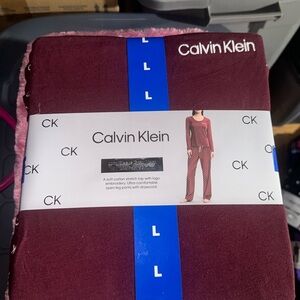BRAND NEW CALVIN KLIEN PAJAMA SET LONG SLEEVE CREW BECK AND PANT SET SIZE LARGE